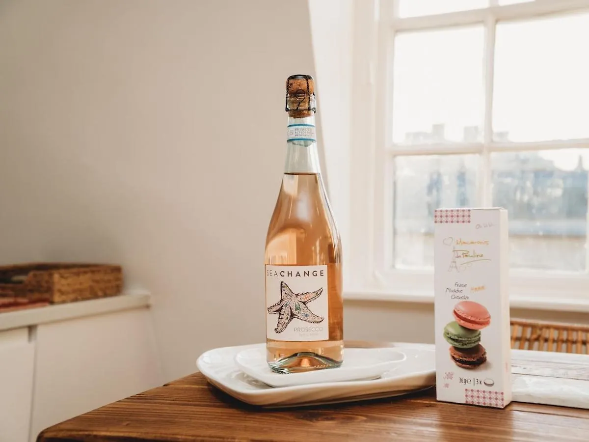 Pass The Keys Stylish 2 Bed Eco Flat In The Heart Of Bath Apartment 0*,  United Kingdom