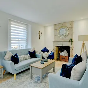 Holiday home Seven Acres With Parking, Bath