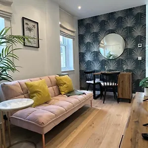 Apartment Contemporary Pied A Terre In The Heart Of, Bath