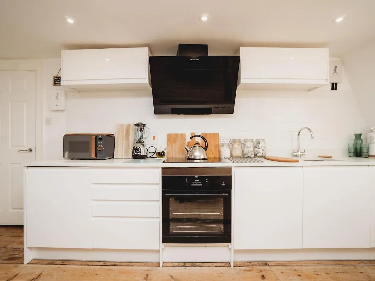 Pass The Keys Stylish 2 Bed Eco Flat In The Heart Of Bath Apartment 0*,