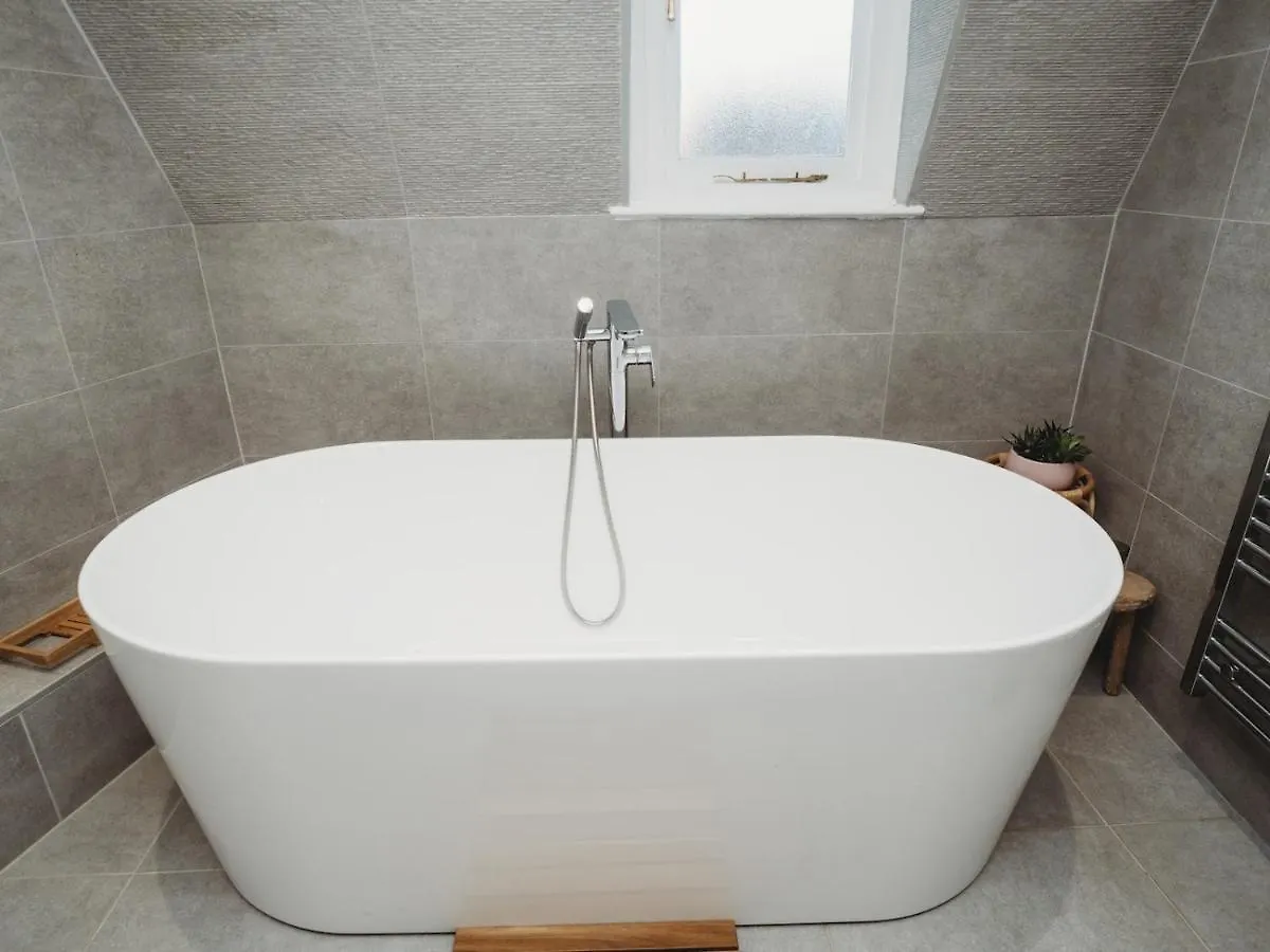 Pass The Keys Stylish 2 Bed Eco Flat In The Heart Of Bath Apartment 0*,  United Kingdom